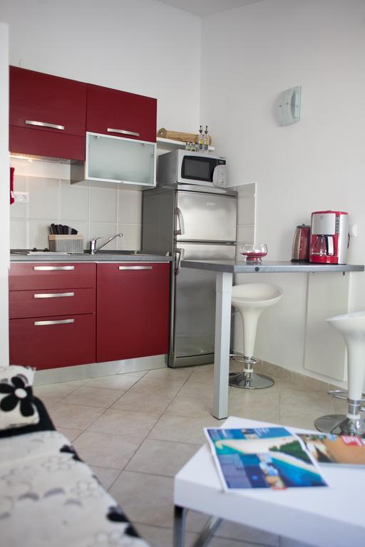 Apartments Mediterranea With Heated Pool Pisak Exterior photo